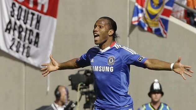Didier Drogba se raduje ze vstřeleného gólu. Didier Drogba se raduje ze vstřeleného gólu.