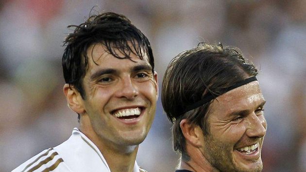 David Beckham vzal nakonec zápas v LA s humorem. Na snímku s Kaká. David Beckham vzal nakonec zápas v LA s humorem. Na snímku s Kaká.