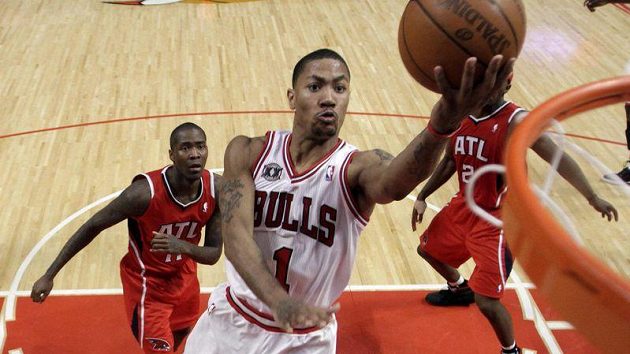 Nejmladší hvězda Bulls Derrick Rose má za sebou skvělou sezónu. Nejmladší hvězda Bulls Derrick Rose má za sebou skvělou sezónu.