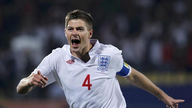 Anglický kapitán Steven Gerrard se raduje z branky do sítě USA na mistrovství světa. Anglický kapitán Steven Gerrard se raduje z branky do sítě USA na mistrovství světa.
