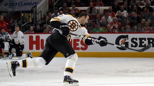 Slovák Zdeno Chára z Bostonu má nejtvrdší střelu z hráčů NHL. Slovák Zdeno Chára z Bostonu má nejtvrdší střelu z hráčů NHL.