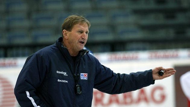 Trenér Alois Hadamczik na tréninku reprezentace Trenér Alois Hadamczik na tréninku reprezentace