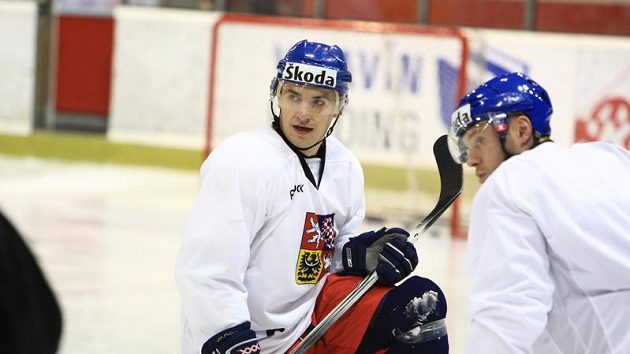 Jan Bulis (vlevo) a Josef Vašíček na tréninku hokejové reprezentace Jan Bulis (vlevo) a Josef Vašíček na tréninku hokejové reprezentace