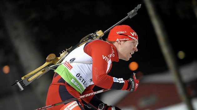 Stíhačku biatlonistů v Hochfilzenu vyhrál Nor Emil Hegle Svendsen. Stíhačku biatlonistů v Hochfilzenu vyhrál Nor Emil Hegle Svendsen.