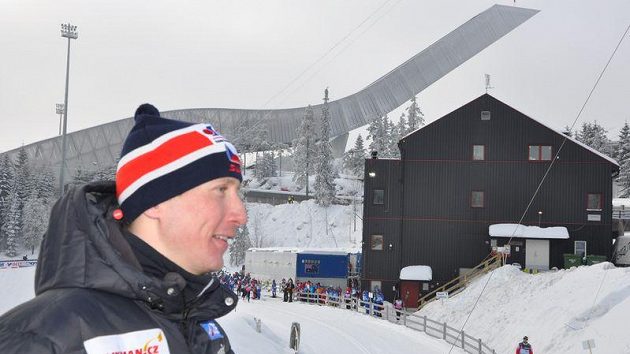 Lukáš Bauer na Holmenkollenu. V pozadí nový skokanský můstek. Lukáš Bauer na Holmenkollenu. V pozadí nový skokanský můstek.