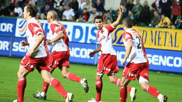 Tijani Belaid , stejně jako ostatní slávisté, věří, že francouzské Lille ve druhém zápase EL porazí. Tijani Belaid , stejně jako ostatní slávisté, věří, že francouzské Lille ve druhém zápase EL porazí.