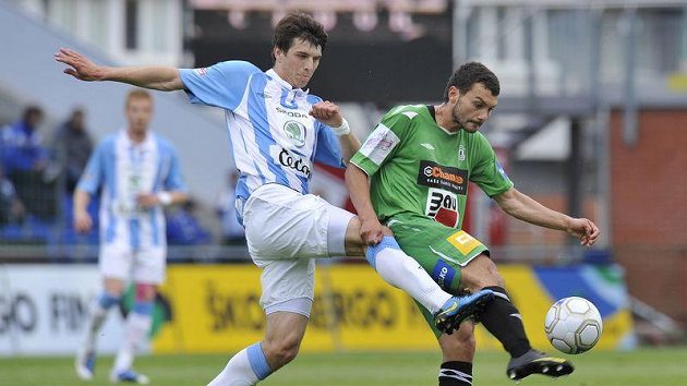 Mladoboleslavský záložník Ondřej Kúdela (vlevo) a záložník Jablonce Luboš Loučka. Mladoboleslavský záložník Ondřej Kúdela (vlevo) a záložník Jablonce Luboš Loučka.