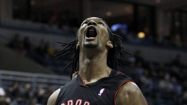 Baketbalista Toronta Chris Bosh se raduje ze vstřeleného koše. Baketbalista Toronta Chris Bosh se raduje ze vstřeleného koše.