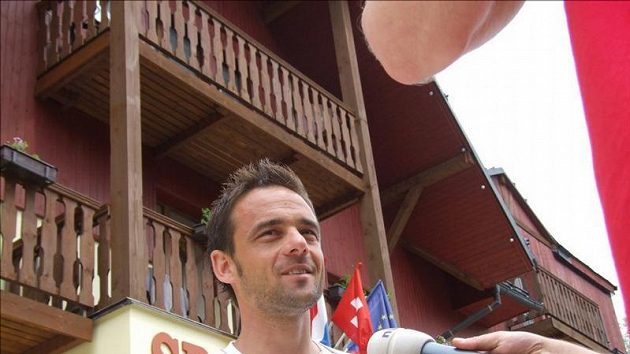 Lukáš Jarolím je po třech letech zpátky ve Slavii. A hned jako kapitán. Lukáš Jarolím je po třech letech zpátky ve Slavii. A hned jako kapitán.