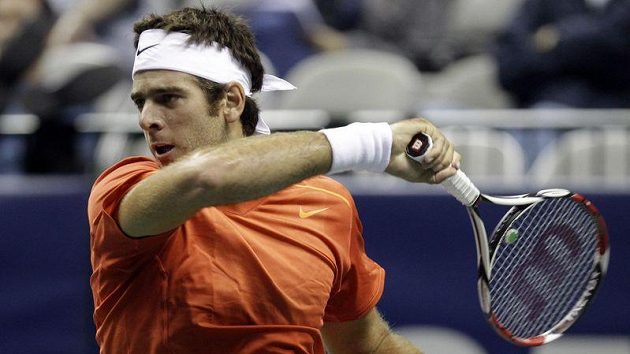 Juan Martin Del Potro vyvrátil svým servisem síť. Juan Martin Del Potro vyvrátil svým servisem síť.