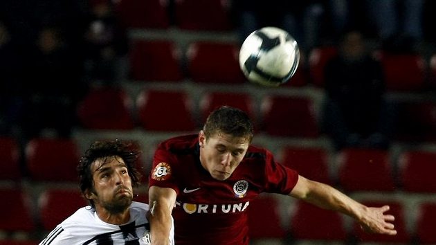 Tomáš Sedláček (vlevo) ještě v dresu Budějovic. Tomáš Sedláček (vlevo) ještě v dresu Budějovic.