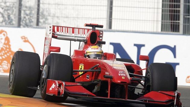 Luca Badoer ze stáje Ferrari během GP Evropy Luca Badoer ze stáje Ferrari během GP Evropy