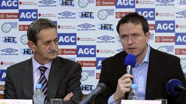 Trenér FK Teplice Jiří Plíšek (vpravo) a předseda představenstva klubu Pavel Šedlbauer na středeční tiskové konferenci Trenér FK Teplice Jiří Plíšek (vpravo) a předseda představenstva klubu Pavel Šedlbauer na středeční tiskové konferenci