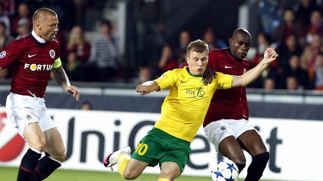 Tomáš Řepka (vlevo) Spartě v odvetě v Žilině nepomůže. Tomáš Řepka (vlevo) Spartě v odvetě v Žilině nepomůže.