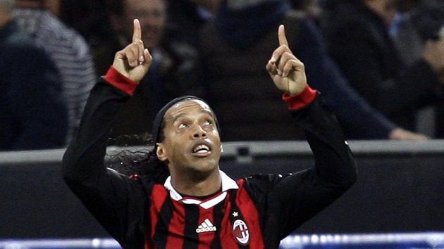 Ronaldinho ještě v dresu AC Milán. Ronaldinho ještě v dresu AC Milán.