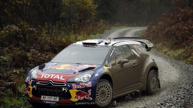 Sebastien Loeb a Daniel Elena s citroenem na trati Britské rallye. Sebastien Loeb a Daniel Elena s citroenem na trati Britské rallye.