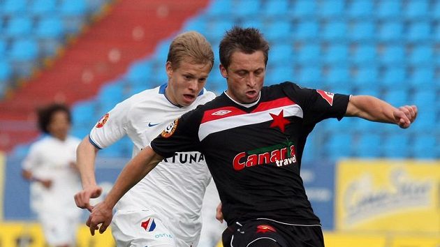 Jechovi se nepovedlo právě utkání v Ostravě, kde hrála Slavia. Na snímku David Hubáček ze Slavie (vpravo) před ostravským Matějem Vydrou. Jechovi se nepovedlo právě utkání v Ostravě, kde hrála Slavia. Na snímku David Hubáček ze Slavie (vpravo) před ostravským Matějem Vydrou.