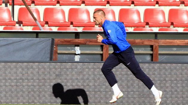 Obránce fotbalistů Sparty Praha Tomáš Řepka úterní trénink pro zdravotní problémy nedokončil a je otázkou, zda v Mariboru nastoupí. Obránce fotbalistů Sparty Praha Tomáš Řepka úterní trénink pro zdravotní problémy nedokončil a je otázkou, zda v Mariboru nastoupí.