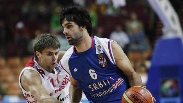 Srbský basketbalista Miloš Teodošič (vpravo). Srbský basketbalista Miloš Teodošič (vpravo).