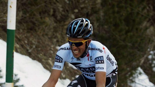 Španělský cyklista Alberto Contador míří po úspěšném úniku do cíle královské etapy závodu Kolem katalánska. Španělský cyklista Alberto Contador míří po úspěšném úniku do cíle královské etapy závodu Kolem katalánska.