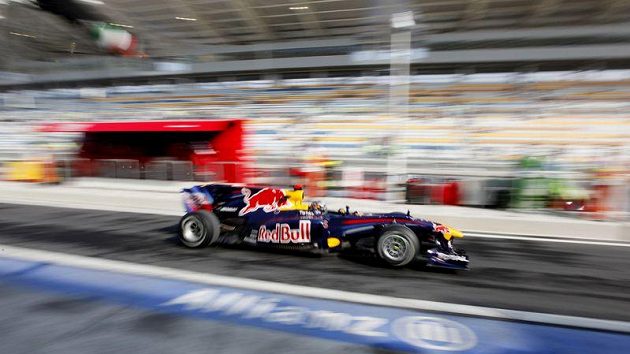 Sebastian vettel ze stáje Red Bull zajel v Interlagosu nejrychlejší čas v prvním tréninku. Sebastian vettel ze stáje Red Bull zajel v Interlagosu nejrychlejší čas v prvním tréninku.