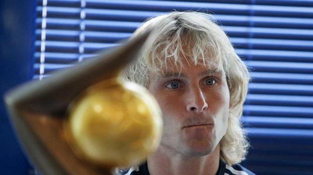 O fotbalové trofeje Pavel Nedvěd při nájezdu zlodějů nepřišel. O fotbalové trofeje Pavel Nedvěd při nájezdu zlodějů nepřišel.