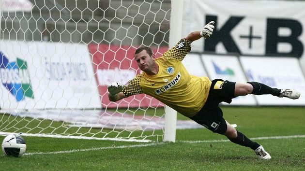 Brankář Liberce David Bičík inkasuje branku. Brankář Liberce David Bičík inkasuje branku.