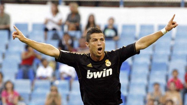 Cristiano Ronaldo se raduje z branky. Cristiano Ronaldo se raduje z branky.