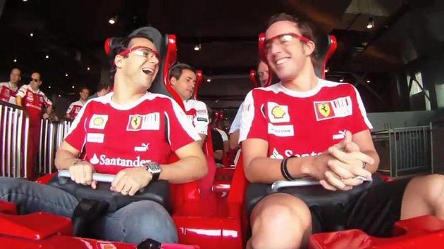 Piloti Ferrari Felipe Massa (vlevo) a Fernando Alonso na nejrychlejší horské dráze planety. Piloti Ferrari Felipe Massa (vlevo) a Fernando Alonso na nejrychlejší horské dráze planety.