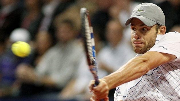 Andy Roddick na tenisovém turnaji v Paříži. Andy Roddick na tenisovém turnaji v Paříži.