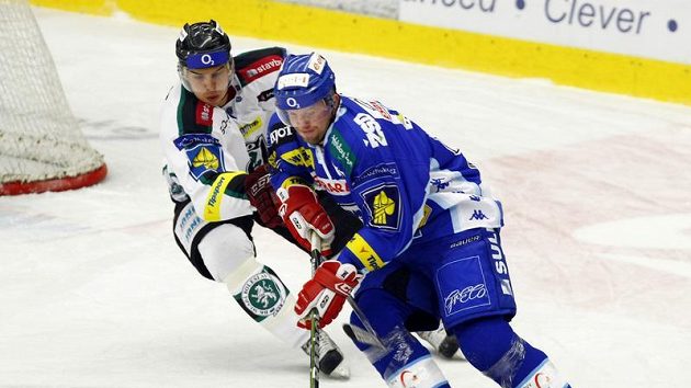 Brněnský Ivan Huml (vpředu) odchází z Brna do finského Oulu. Brněnský Ivan Huml (vpředu) odchází z Brna do finského Oulu.