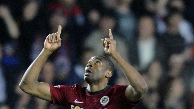 Léonard Kweuke se raduje z jednoho ze svých gólů, které vstřelil v derby do slávistické sítě. Léonard Kweuke se raduje z jednoho ze svých gólů, které vstřelil v derby do slávistické sítě.