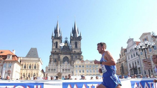 Pavel Faschingbauer v pražském půlmaratónu doběhl sedmý. Pavel Faschingbauer v pražském půlmaratónu doběhl sedmý.
