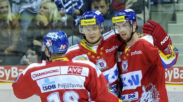 Radost pardubických hokejistů Radost pardubických hokejistů