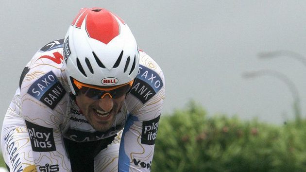 Jezdec stáje Saxo Bank Fabian Cancellara během sedmé etapy cyklistické Vuelty Jezdec stáje Saxo Bank Fabian Cancellara během sedmé etapy cyklistické Vuelty