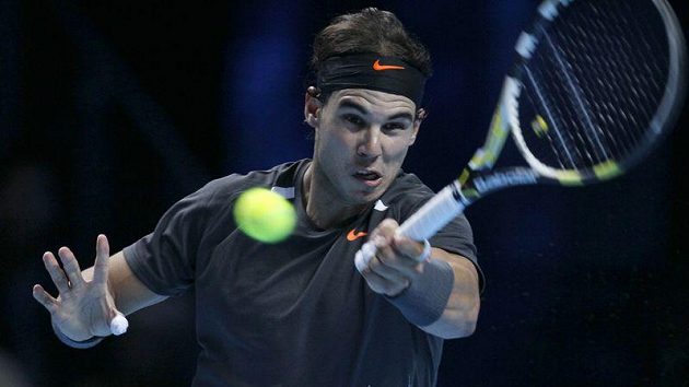 Rafael Nadal se na úvod s Mardy Fishem dost nadřel. Rafael Nadal se na úvod s Mardy Fishem dost nadřel.