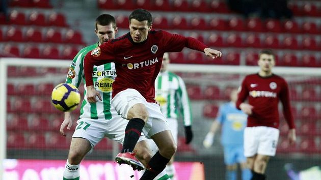Sparťan Sionko (vpředu) v souboji s Csehem z Bohemians 1905. Sparťan Sionko (vpředu) v souboji s Csehem z Bohemians 1905.