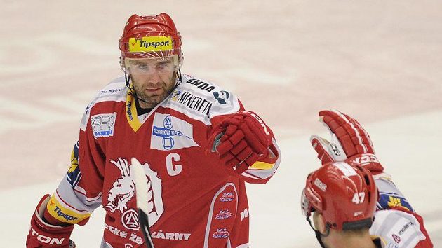 Kapitán hokejistů Třince Radek Bonk Kapitán hokejistů Třince Radek Bonk