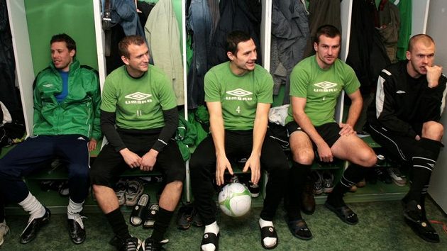 Dočasně i s Radkem Širlem (první zleva) zahájili fotbalisté Bohemians 1905 zimní přípravu. Dočasně i s Radkem Širlem (první zleva) zahájili fotbalisté Bohemians 1905 zimní přípravu.
