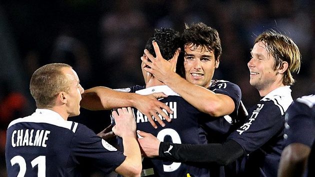 Jaroslav Plašil (vpravo) se raduje se spoluhráči z Bordeaux Jaroslav Plašil (vpravo) se raduje se spoluhráči z Bordeaux