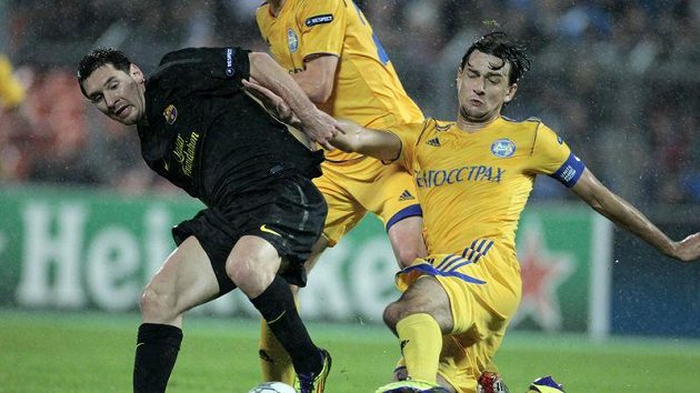 Na Lionela Messiho (vlevo) hráči Borisova ve středu prostě neměli. Na Lionela Messiho (vlevo) hráči Borisova ve středu prostě neměli.