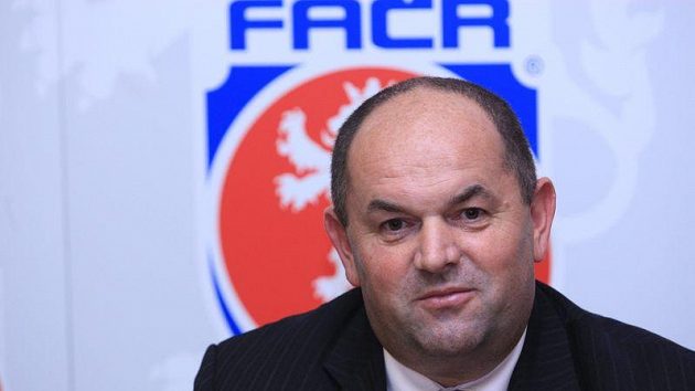 Předseda Fotbalové asociace ČR Miroslav Pelta Předseda Fotbalové asociace ČR Miroslav Pelta
