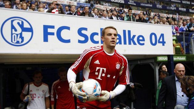 Brankář Bayernu Mnichov Manuel Neuer na stadiónu Schalke 04 Brankář Bayernu Mnichov Manuel Neuer na stadiónu Schalke 04