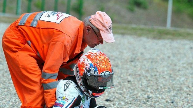 Jakub Smrž měl v Aragónu podobnou smůlu jako loni při závodu v Brně, kde rovněž po pádu skončil. Jakub Smrž měl v Aragónu podobnou smůlu jako loni při závodu v Brně, kde rovněž po pádu skončil.