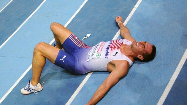 Roman Šebrle po doběhu závodu na 1000 metrů Roman Šebrle po doběhu závodu na 1000 metrů