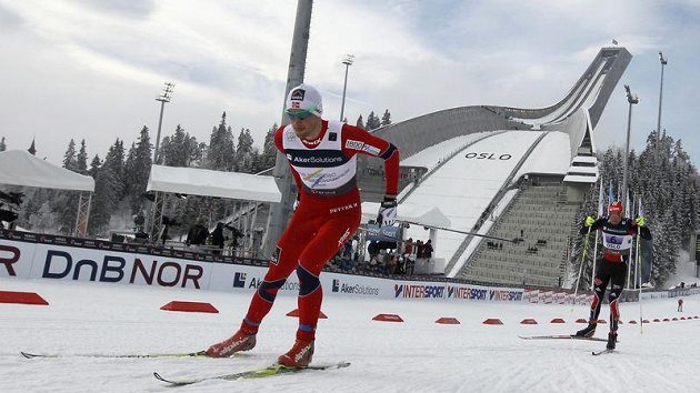 Petter Northug (vlevo) si doběhl pro zlato i v závěodě na 50 km. Petter Northug (vlevo) si doběhl pro zlato i v závěodě na 50 km.