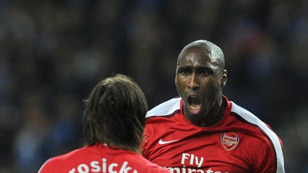 Sol Campbell ještě v dresu londýnského Arsenalu. Sol Campbell ještě v dresu londýnského Arsenalu.
