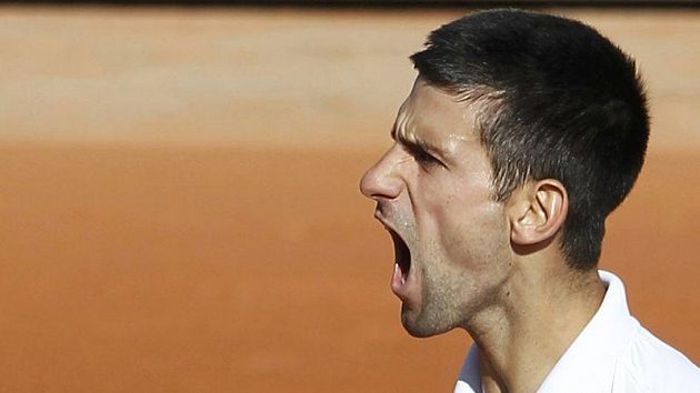Srbský tenista Novak Djokovič chce prodloužit svou letošní neporazitelnost. Srbský tenista Novak Djokovič chce prodloužit svou letošní neporazitelnost.