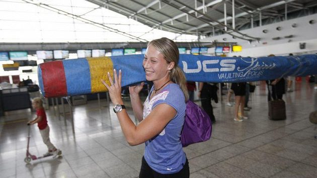 Jiřina Svobodová na cestách s tyčemi už zažila dost trablů. Jiřina Svobodová na cestách s tyčemi už zažila dost trablů.