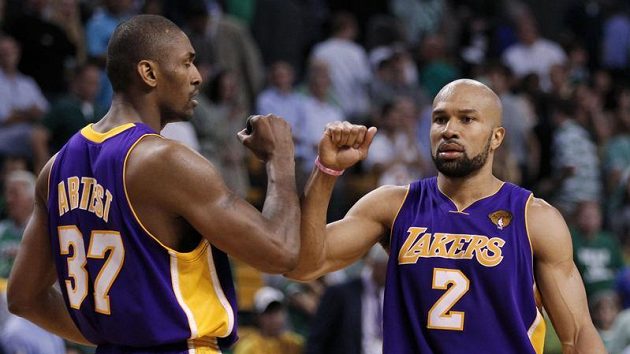 Derek Fisher (vpravo) společně s Ronem Artestem Derek Fisher (vpravo) společně s Ronem Artestem